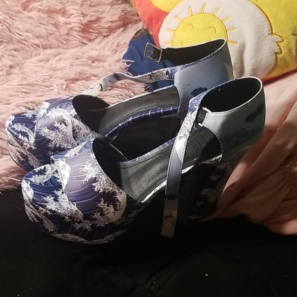 Swan heels